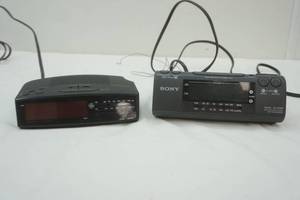 lot 60 image: radio alarm clock