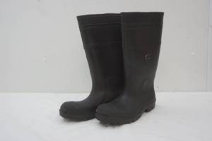 lot 64 image: mud boots