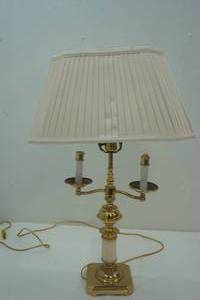 lot 67 image: table lamp