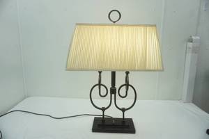 lot 68 image: table lamp