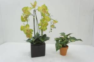 lot 70 image: artificial floral arrangement