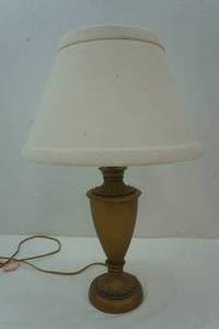 lot 72 image: table lamp