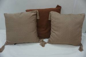 lot 91 image: three pillows decor