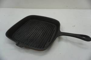 lot 94 image: Gold Coast cast iron fry pan