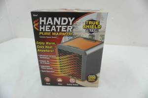 lot 95 image: Handy Heater 1200 watt, ceramic heater