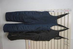 lot 132 image: Snow pants, L and M