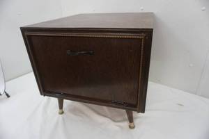 lot 150 image: Occasional table