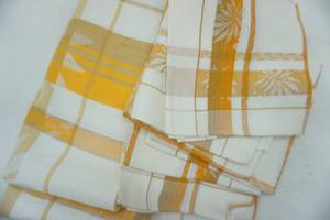 lot 155 image: Square vintage table cloth and 6 cloth napkins