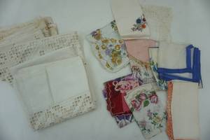 lot 168 image: Vintage linens and hankies