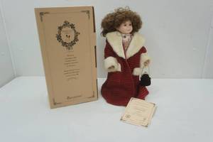 lot 173 image: 17 doll, Boyds Collection