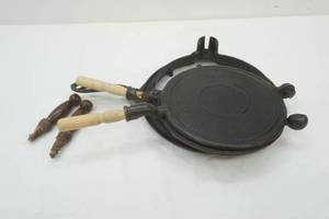 lot 179 image: Krumkake iron, cast iron Beautiful designed krumkake iron