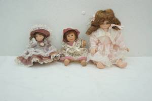 lot 186 image: Three collectible dolls, some rubber, some ceramic