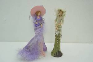 lot 200 image: tassel dolls