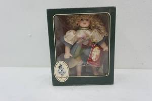 lot 206 image: Geppeddo Fairy Tale Series