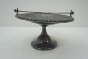 lot 226 image: Pedestal bowl