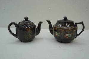 lot 252 image: tea pots