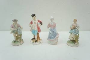lot 258 image: porcelain figurines