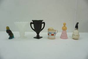 lot 266 image: Avon collectibles