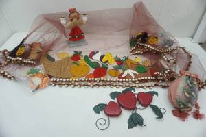 lot 283 image: seasonal decor