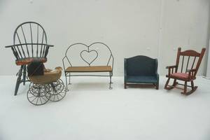 lot 285 image: doll furniture