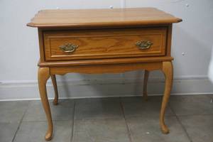 lot 308 image: Occasional table