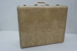 lot 312 image: Vintage Samsonite luggage