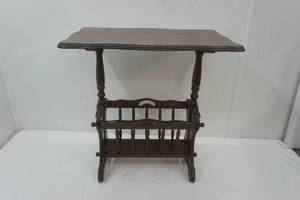 lot 313 image: end table with magazine rack