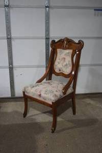 lot 323 image: Eastlake side chair