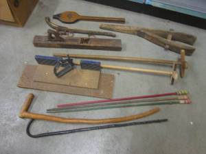 (D-4) Assorted Vintage Wood Item...