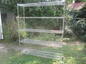 (UD1) Metal Wire Shelving Unit on W...