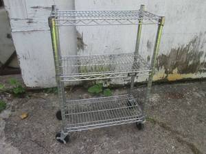 (UD1) Metal Wire Shelving Unit on W...