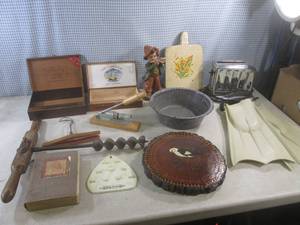 (EW7) Assorted Vintage...