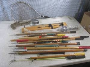 (F-3) Assorted Vintage Ice Fishing ...