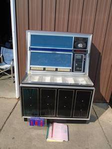 Seeburg 160 jukebox with manual for parts or repair. Powers up. As shown.