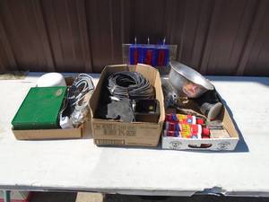 Qt of 3 flats of misc treasures. As shown.