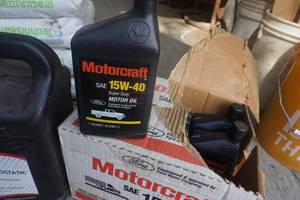 11 Quarts Motorcraft 15 W - 40 Motor Oil With Partial Bobcat Hydraulic Oil