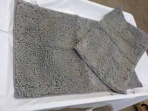 2 pc New Bath Mat Set 23 x 16 and 3...