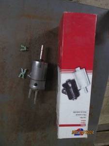 lot of 2 carquest viechle gas filte...