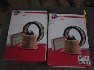 lot of 2 carquest air filters R8779...
