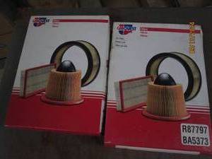 lot of 2 carquest air filters R8779...