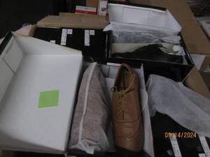 case of 18 pairs of shoes various s...