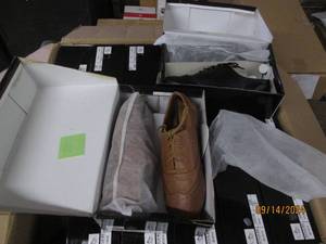 case of 18 pairs of shoes various s...