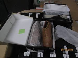 case of 18 pairs of shoes various s...