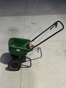 Scotts Basic Lawn Care Spreader