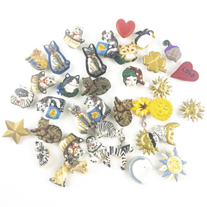 lot 71 image: Button Covers -Cats, Crescent Moons, Suns & More