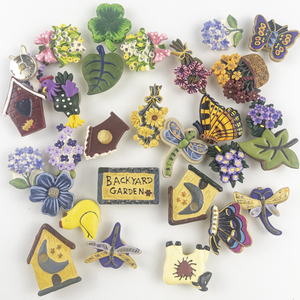 lot 73 image: Button Covers -Garden Theme, Florals, Bird Houses & More