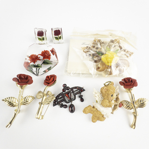 lot 139 image: Group Of 8 Floral Base Metal Brooches.