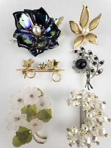 lot 144 image: Stunning Group Of 6 Base Metal Brooches.