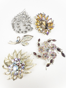 lot 153 image: Group Of 5 Bright Rhinestone & CZ Base Metal Brooches. Excellent Condition