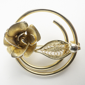 lot 155 image: Sarah Coventry Rose & Filigree Leaf Gold Plated Base Metal Brooch .